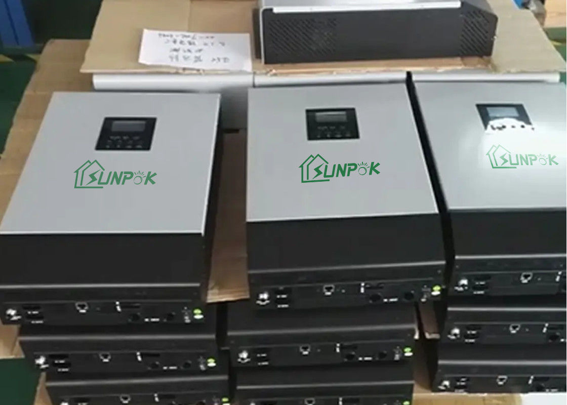 IP32 del inversor de la rejilla que clasifica 5kw 8kw 10kw 12kw con el regulador solar de la carga de Mppt