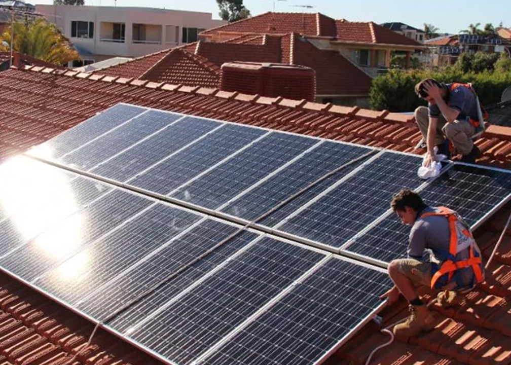Del panel solar híbrido del diseño completo del sistema de energía de la energía solar de la rejilla 5kv 3kva 5kw 8kw